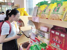 上林扶貧農(nóng)副產(chǎn)品展銷中心正式啟用，助力優(yōu)質(zhì)食品銷售與鄉(xiāng)村振興